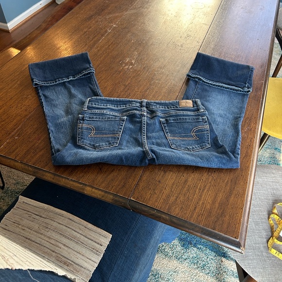 American Eagle Favorite Boyfriend Boot Cut Jeans. EUC. Size 8 - Picture 10 of 16